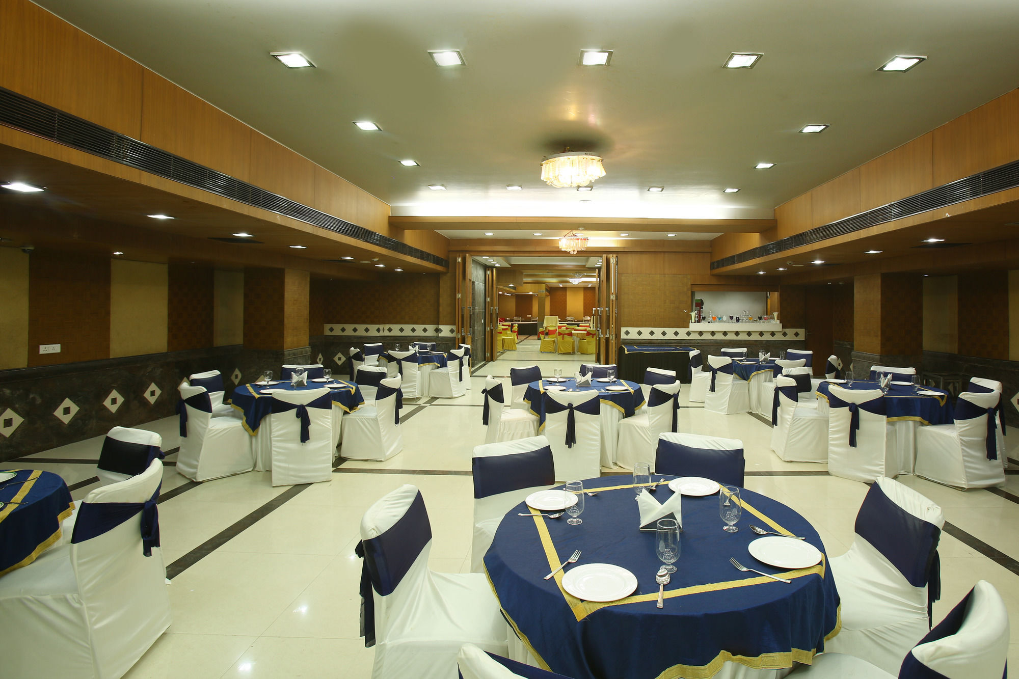 Hotel Emblem Sector 14 3*