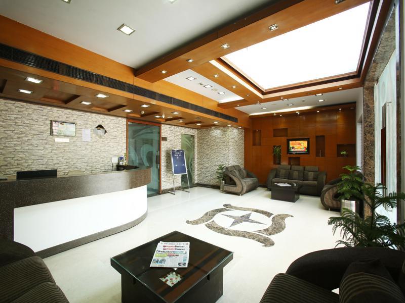 Hotel Emblem Sector 14 3*
