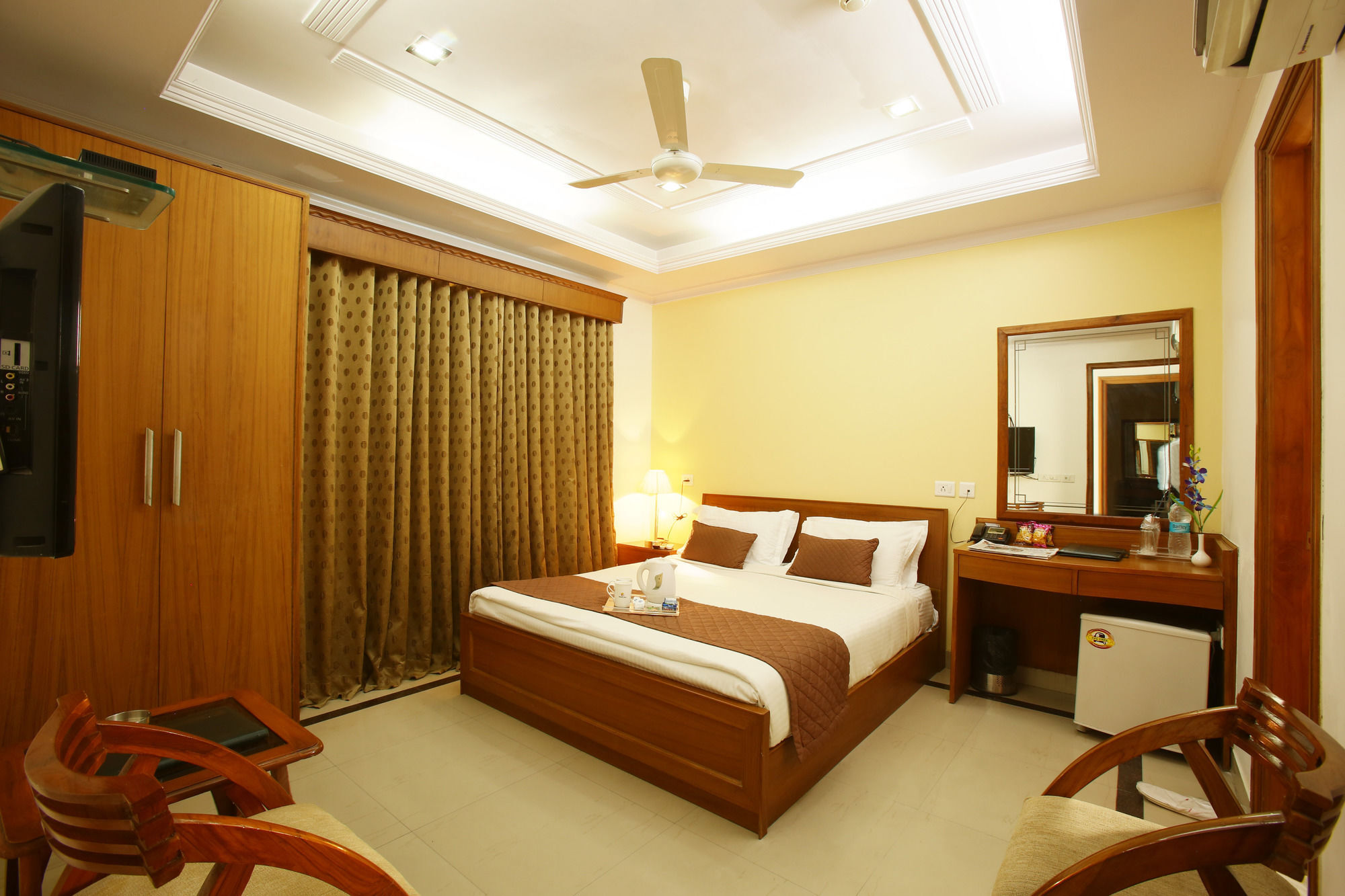 Emblem Sector 14 Hotel Gurgaon
