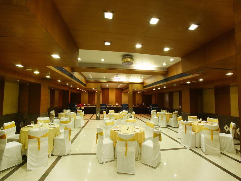 Hotel Emblem Sector 14