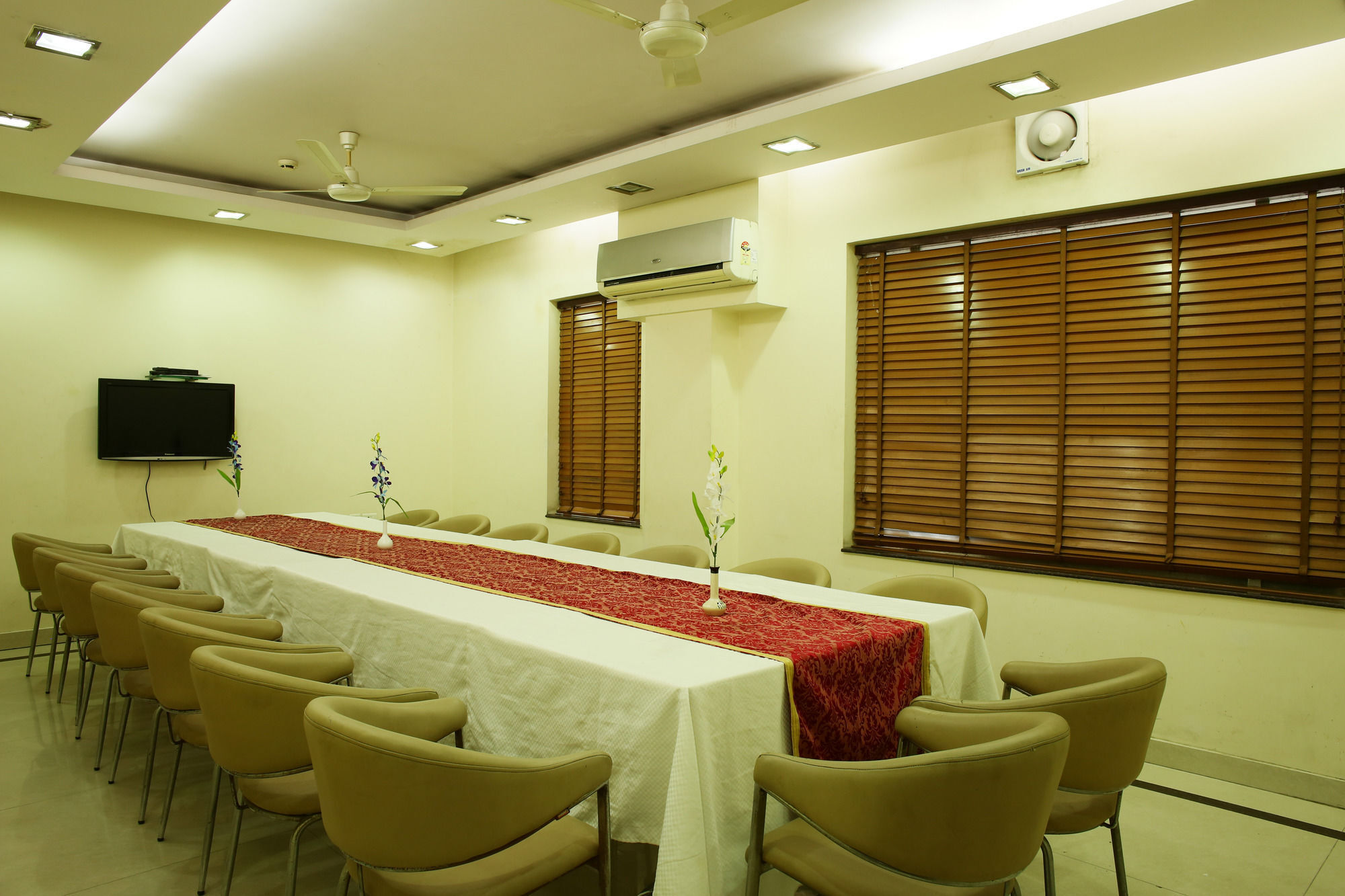 Emblem Sector 14 Hotel 3*