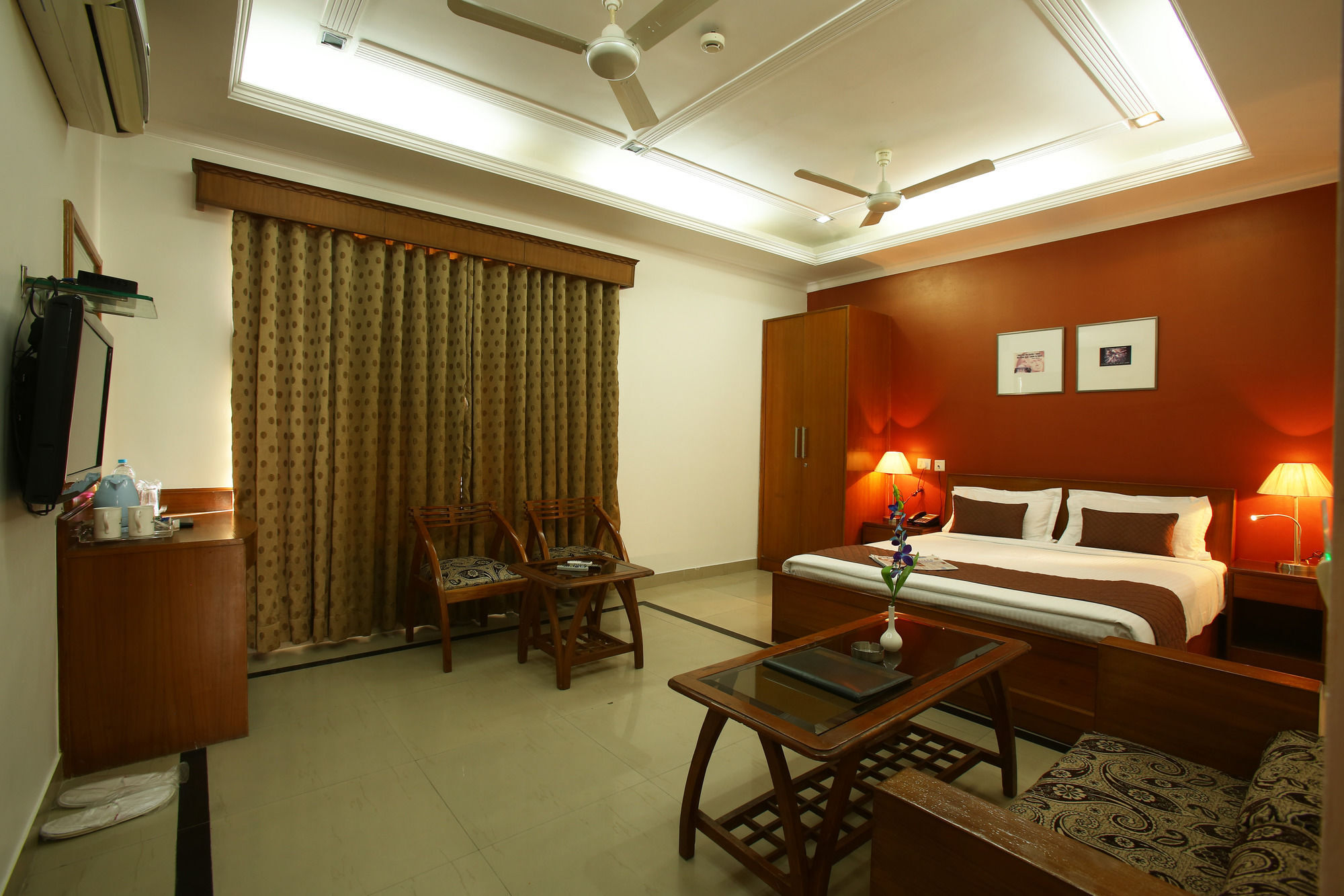 Hotel Emblem Sector 14 Gurgaon
