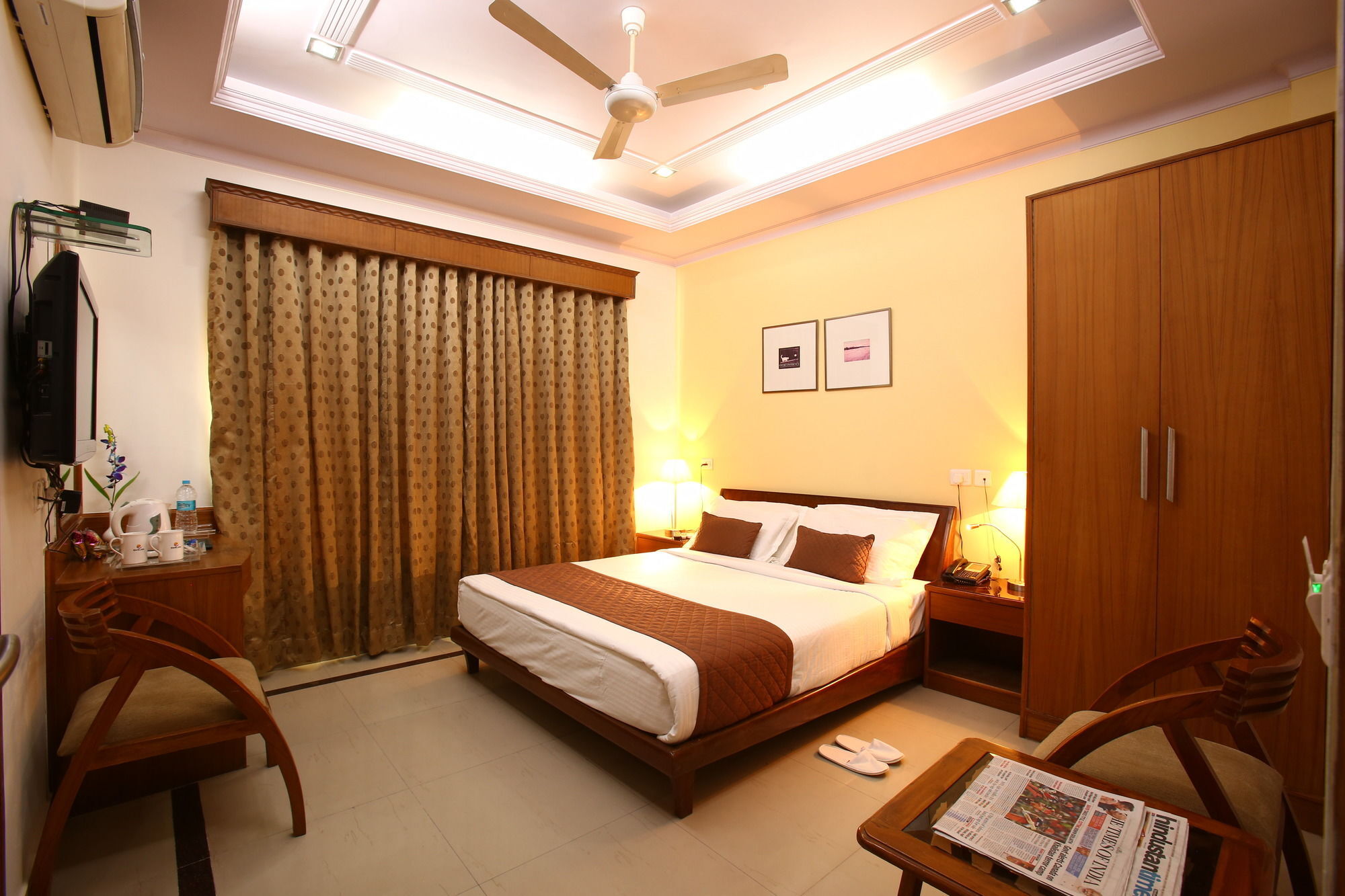 Emblem Sector 14 3* Gurgaon