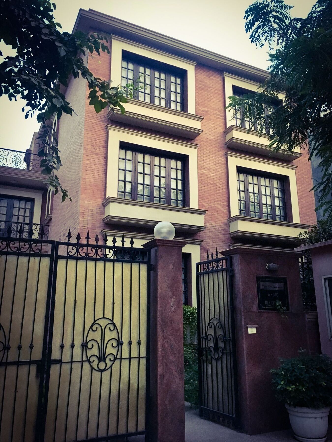 La Hotel Gurgaon