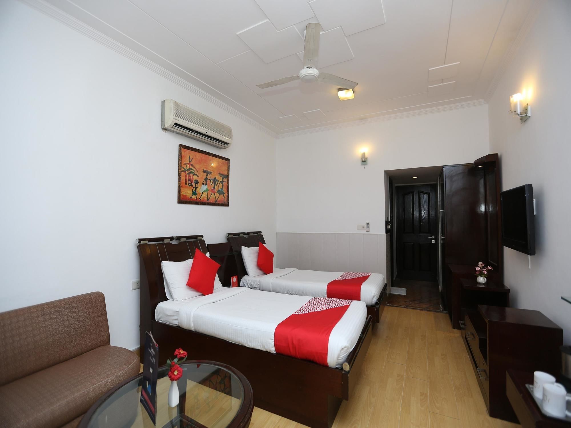Oyo 15853 Four Sight Gurgaon