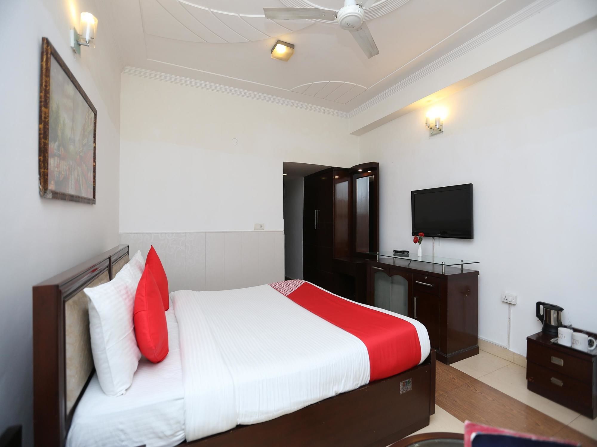 Hotel Oyo 15853 Four Sight 3*