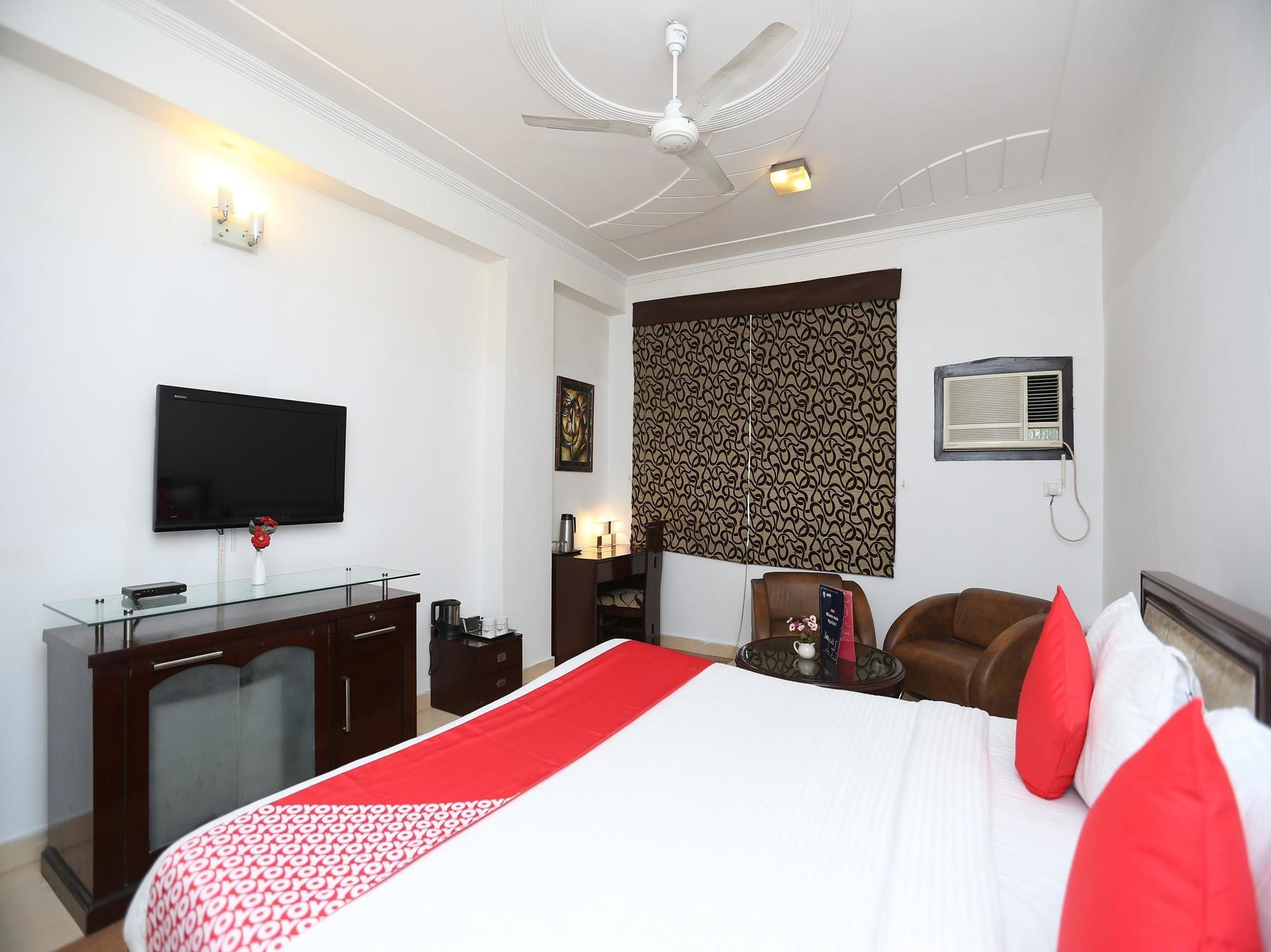 Hotel Oyo 15853 Four Sight 3*
