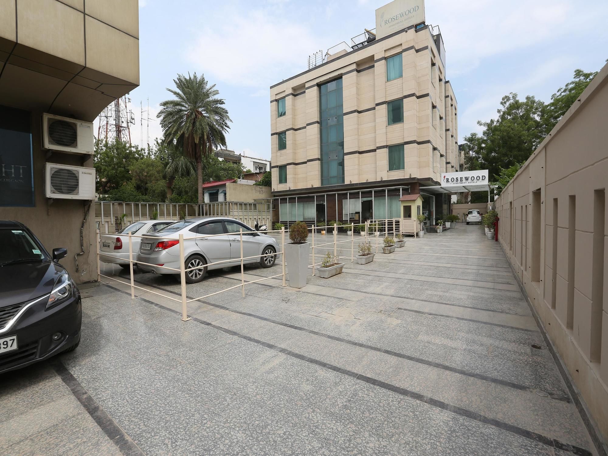 Oyo 15853 Four Sight Gurgaon