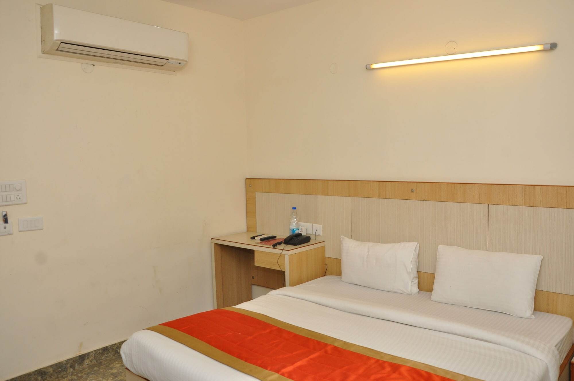 Homely Near Sector 31 Hotel 2*