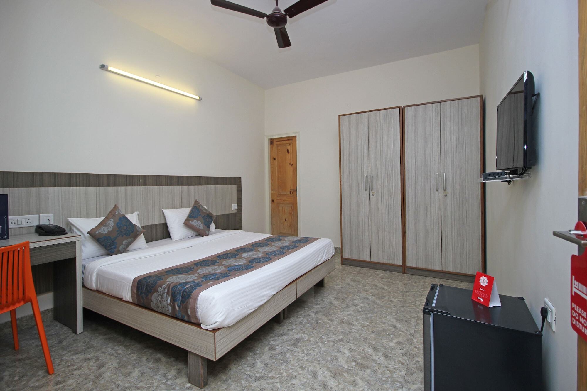 Homely Near Sector 31 Hotel 2*