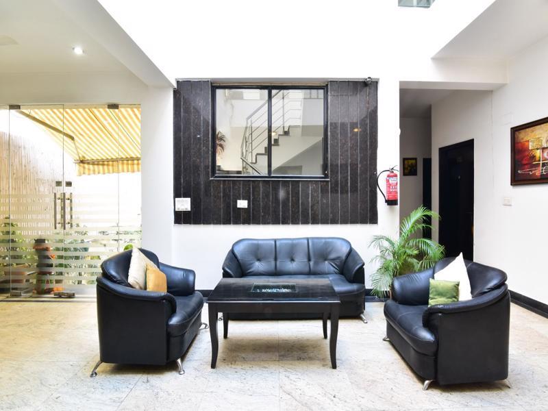Itsy By Treebo - Aayu Residency Hotel
