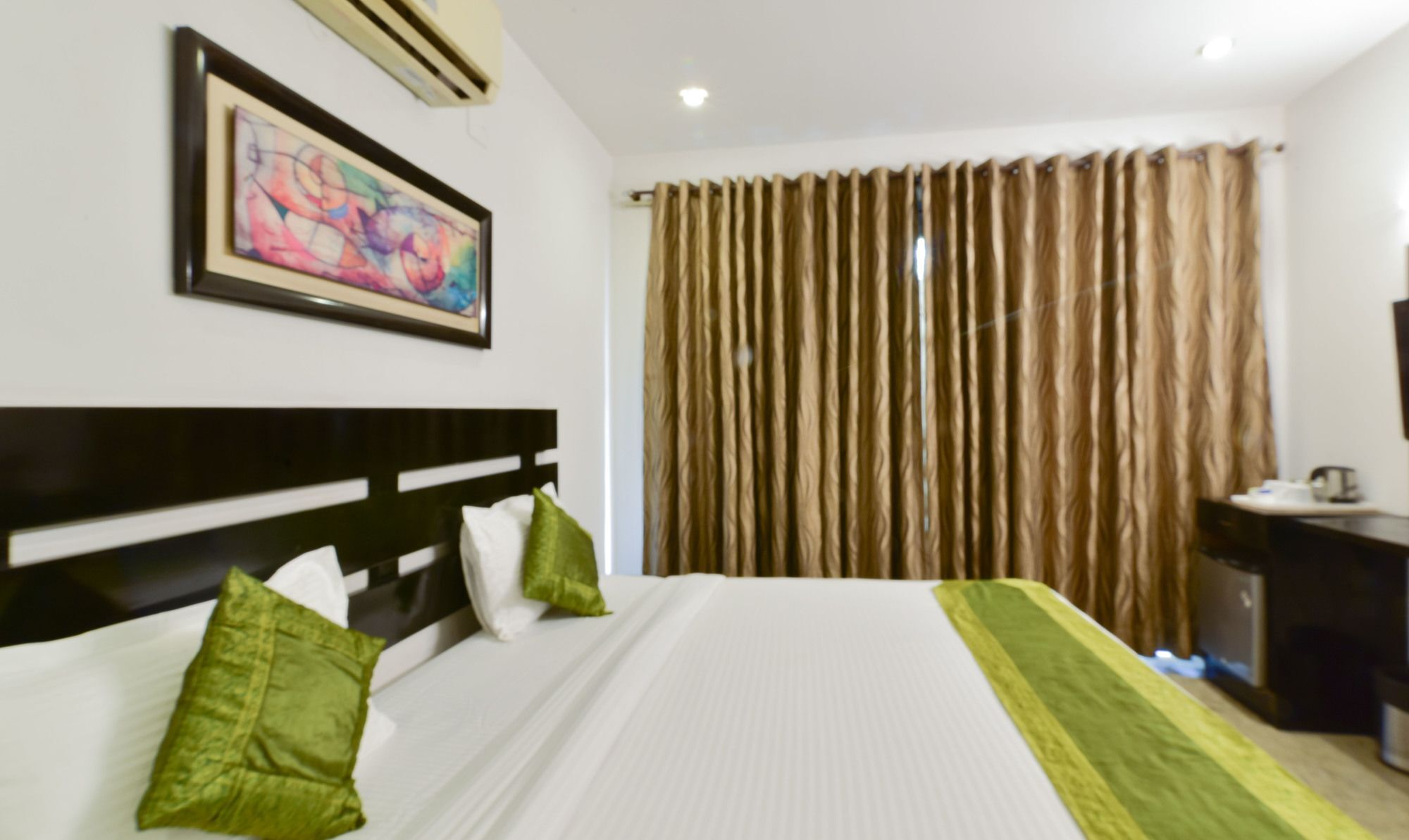 Itsy By Treebo - Aayu Residency Hotel