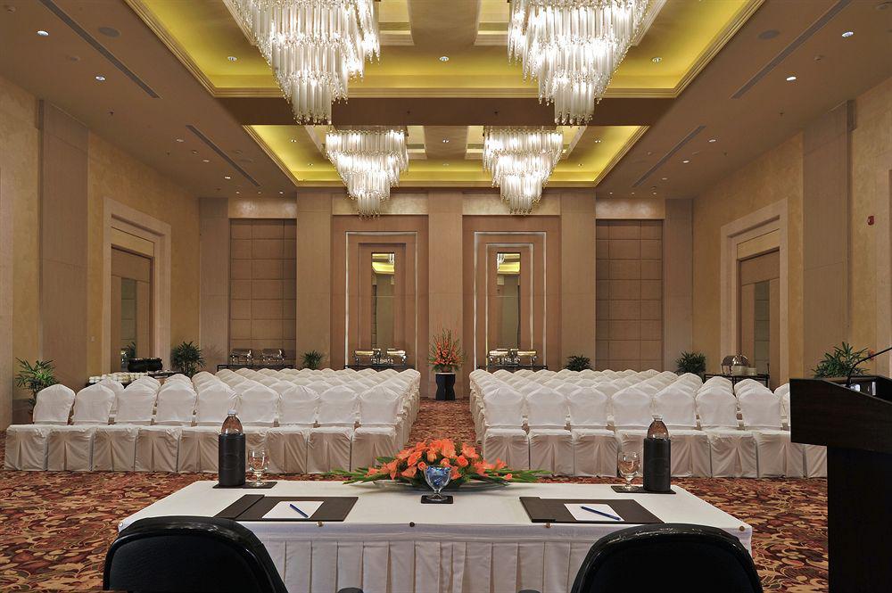 Lemon Tree Premier 2, Gurugram Hotel 4*