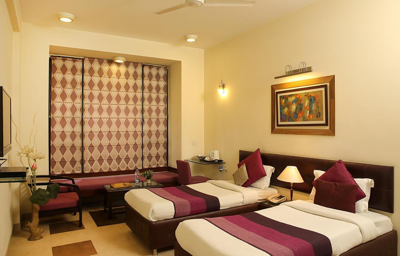 Guest house Ahuja Residency Parklane, Gurgaon Gurgaon