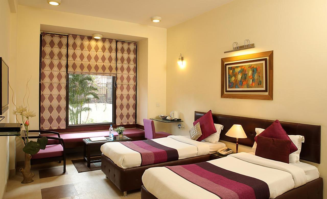 Guest house Ahuja Residency Parklane, Gurgaon 3*