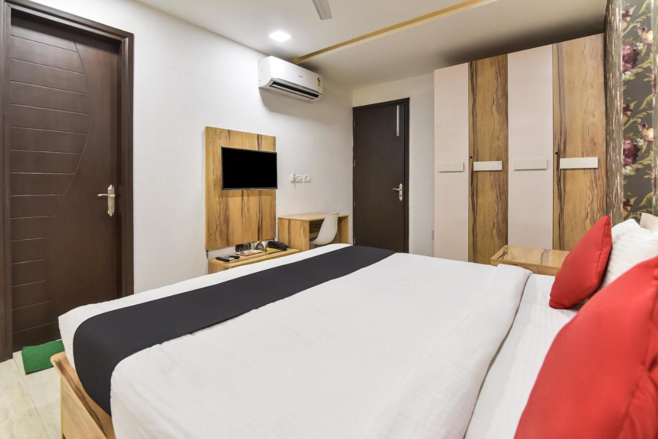 Hotel Capital O 30407 Hey 3*
