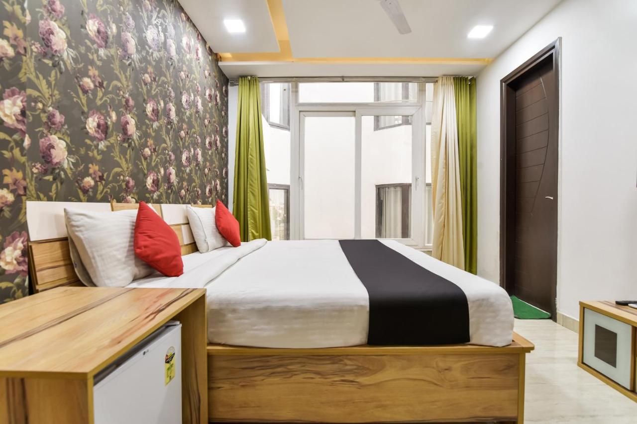 Capital O 30407 Hey Hotel Gurgaon