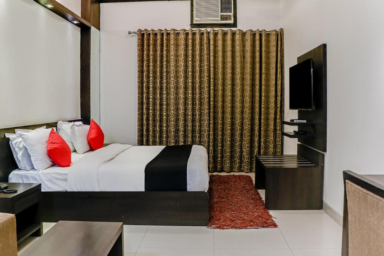 Capital O 29756 Golf View Hotel 3*