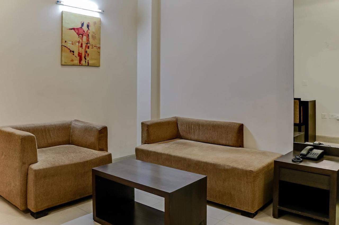 Capital O 29756 Golf View Hotel