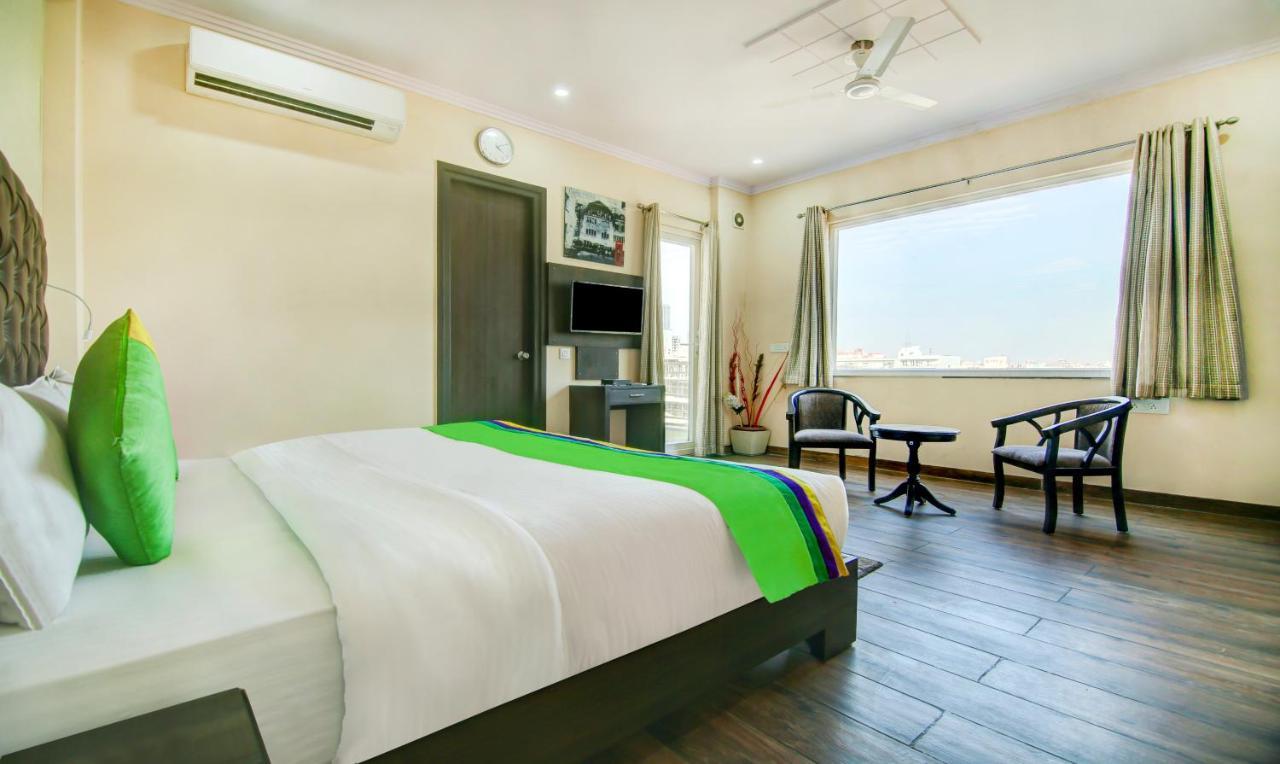 Treebo Trend Blooms Premium 3*