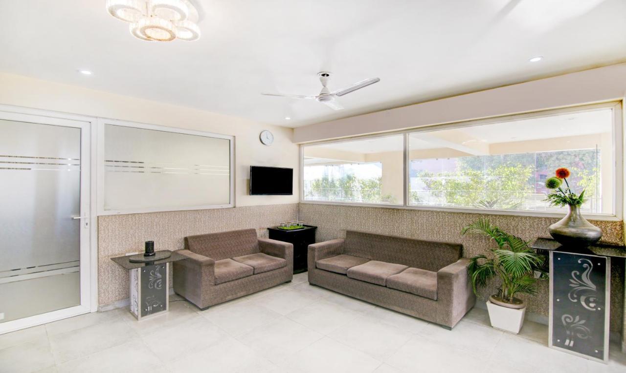Treebo Trend Blooms Premium 3*