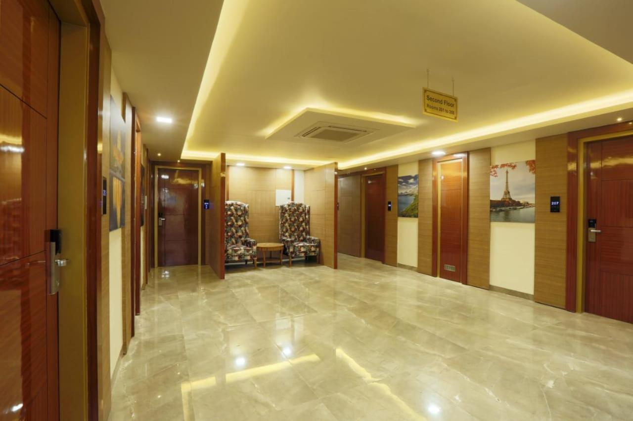 Omega - Central, Sec 45 Hotel Gurgaon