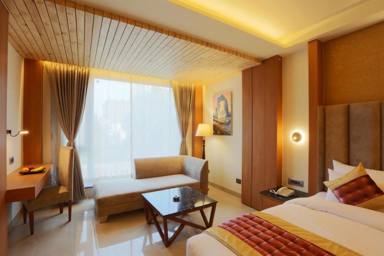 Hotel Omega - Central, Sec 45