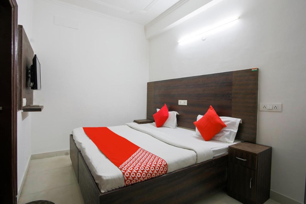 Oyo 71822 Oye Hotel 3*
