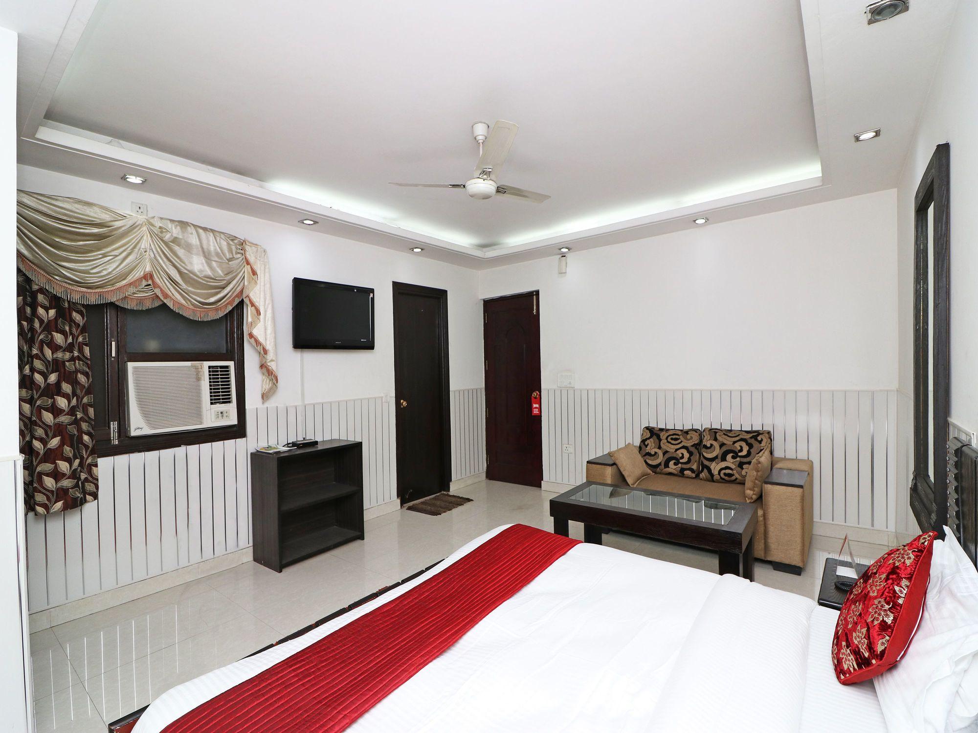 Hotel Oyo 12340 The Royal Park Plaza 3*