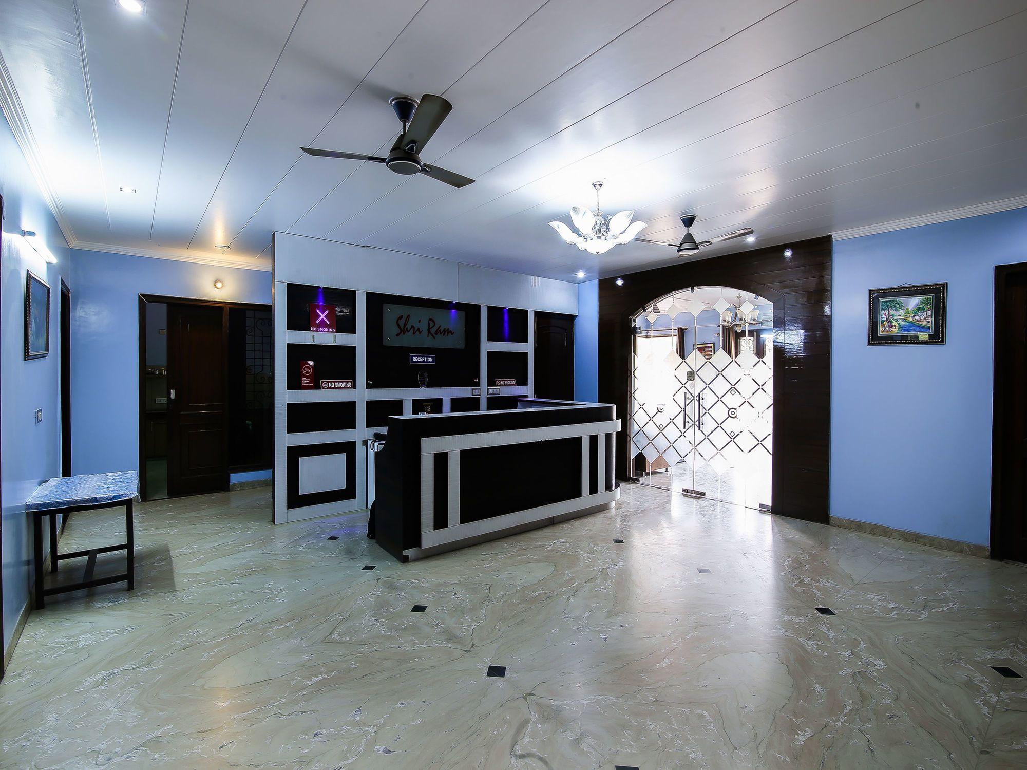 Oyo 15184 Dev Palace