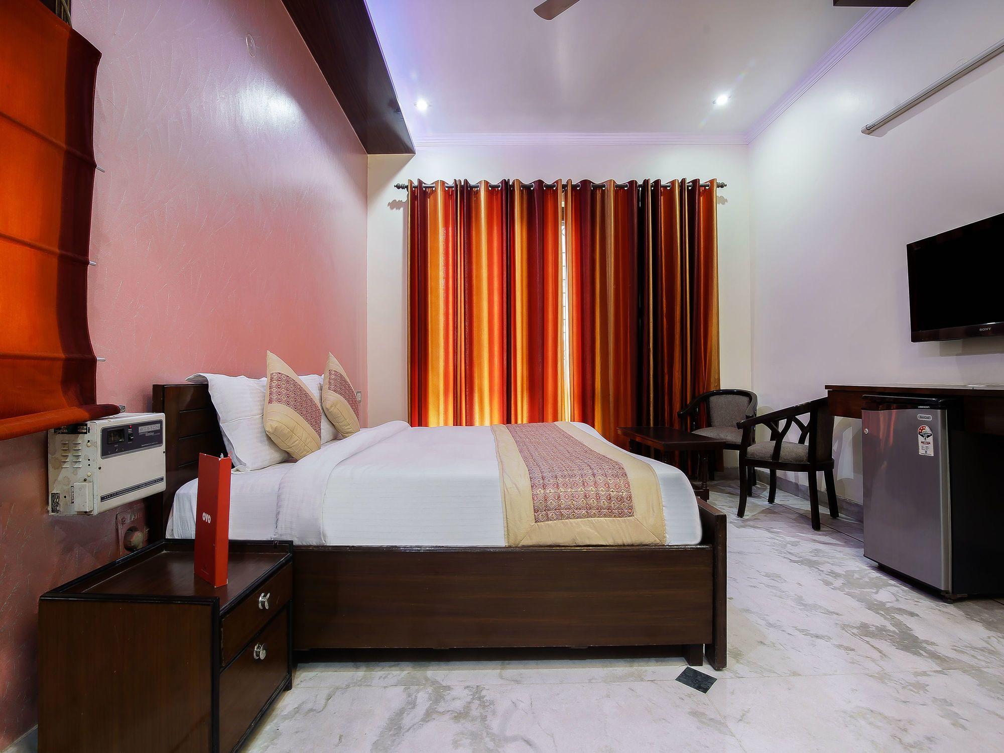 Hotel Oyo 15184 Dev Palace Gurgaon