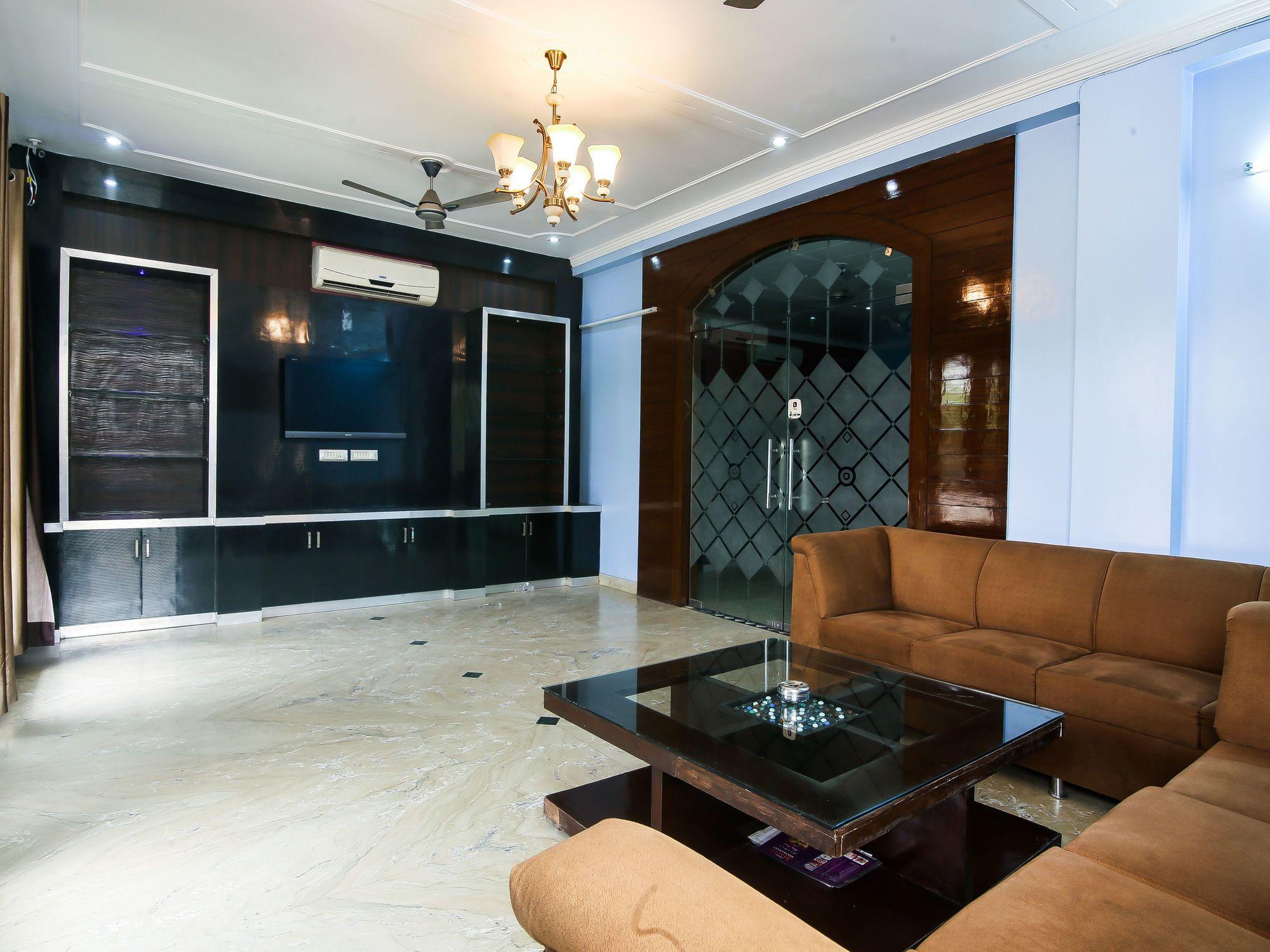 Hotel Oyo 15184 Dev Palace 3*