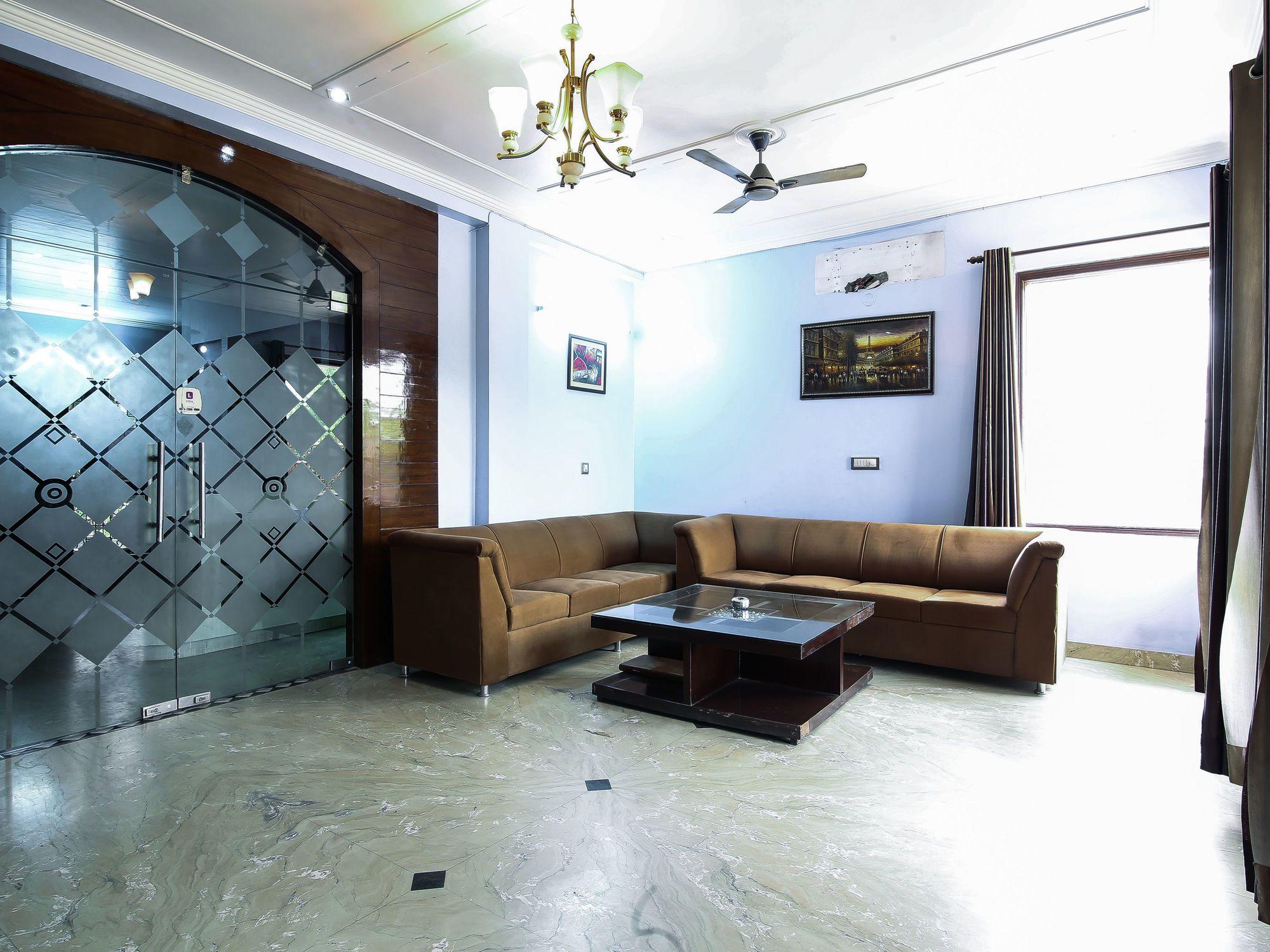 Oyo 15184 Dev Palace 3* Gurgaon