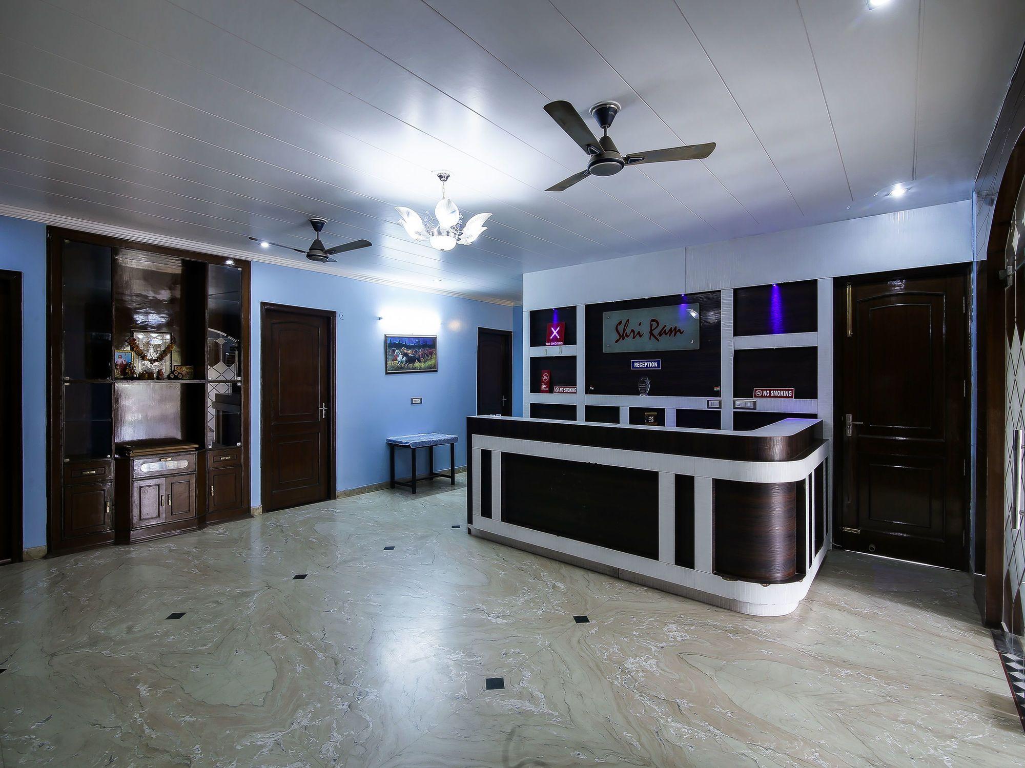 Oyo 15184 Dev Palace Hotel Gurgaon