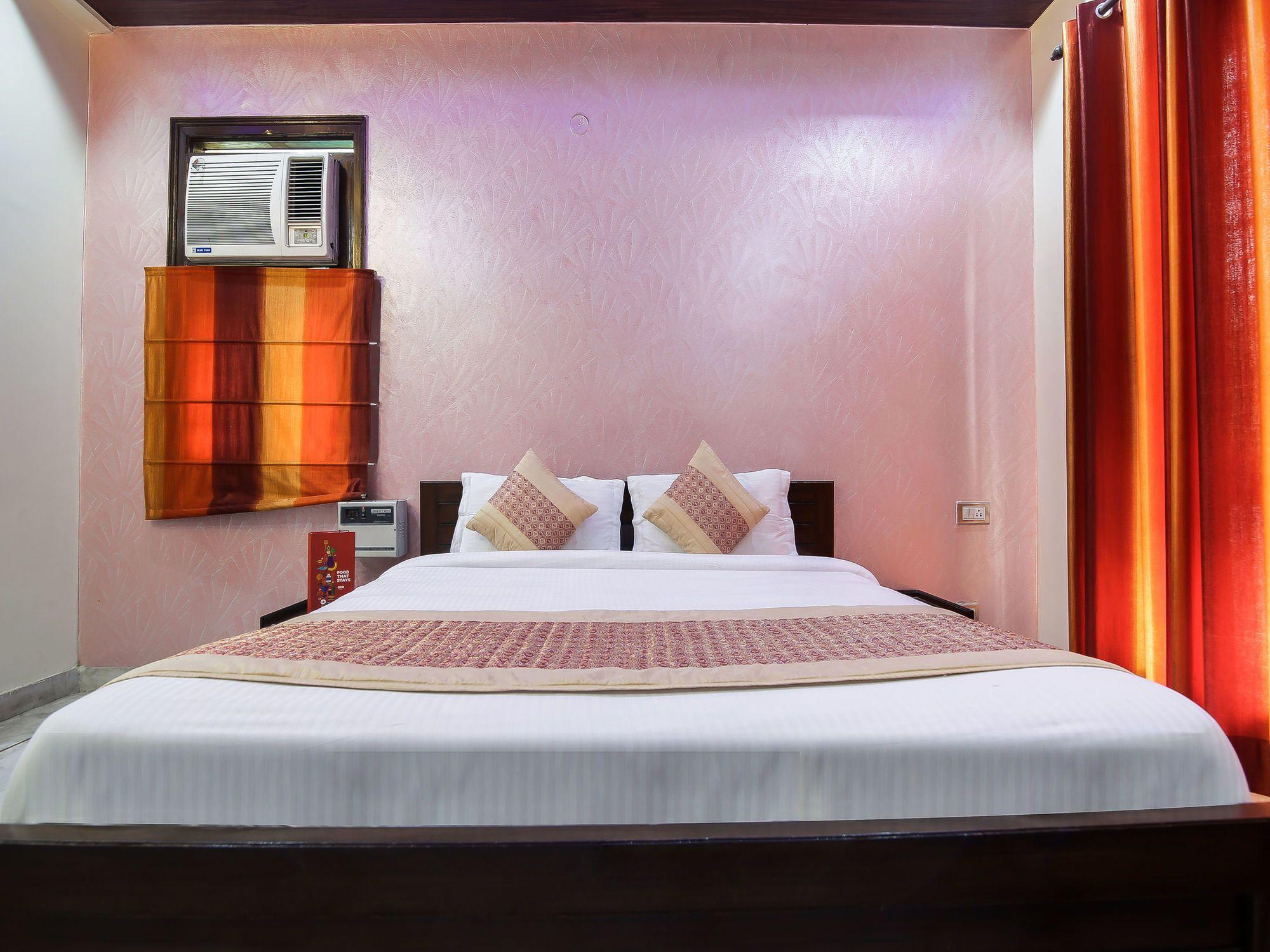 Oyo 15184 Dev Palace Gurgaon