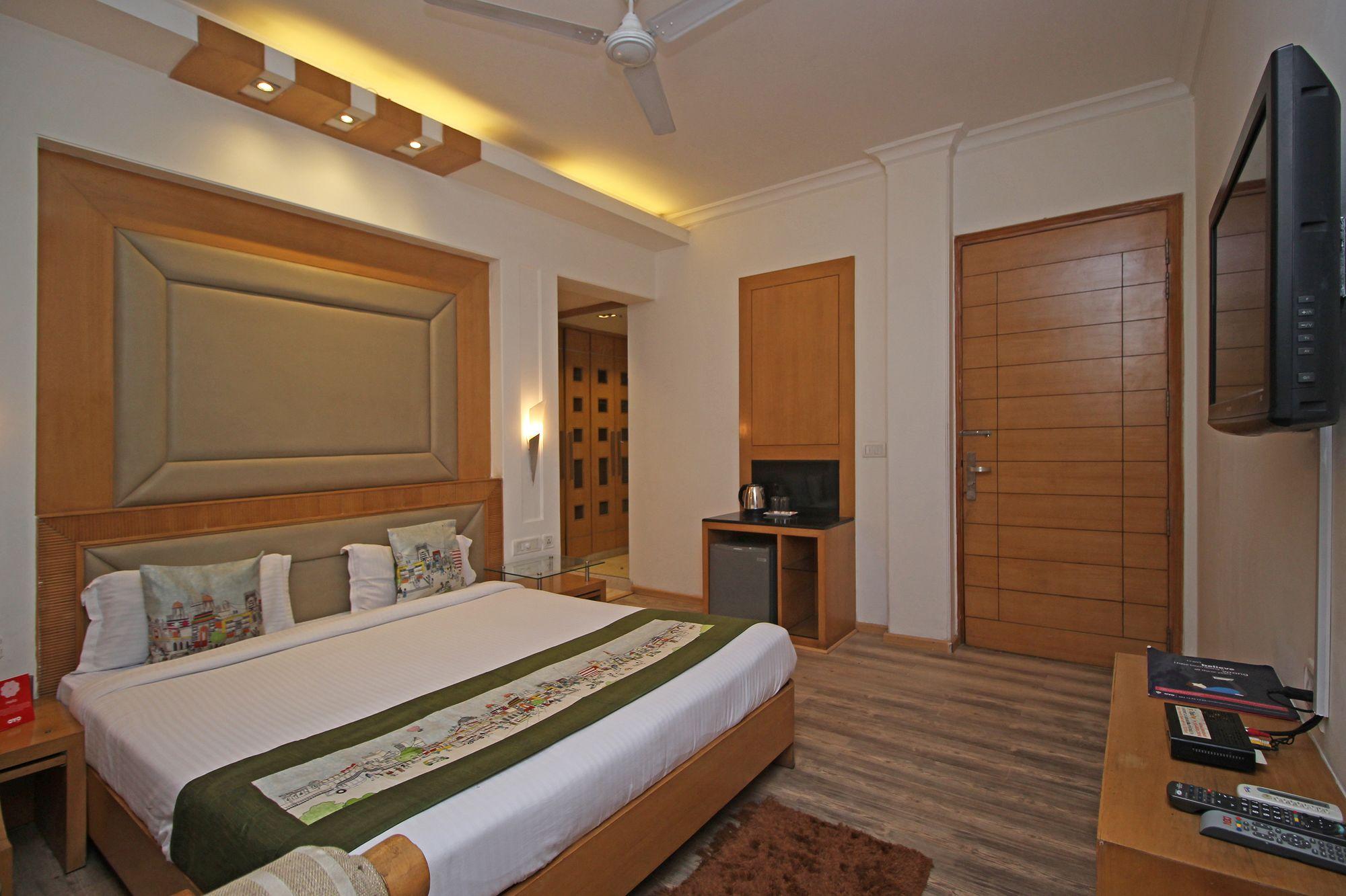 Oyo 9176 Aambson View Gurgaon