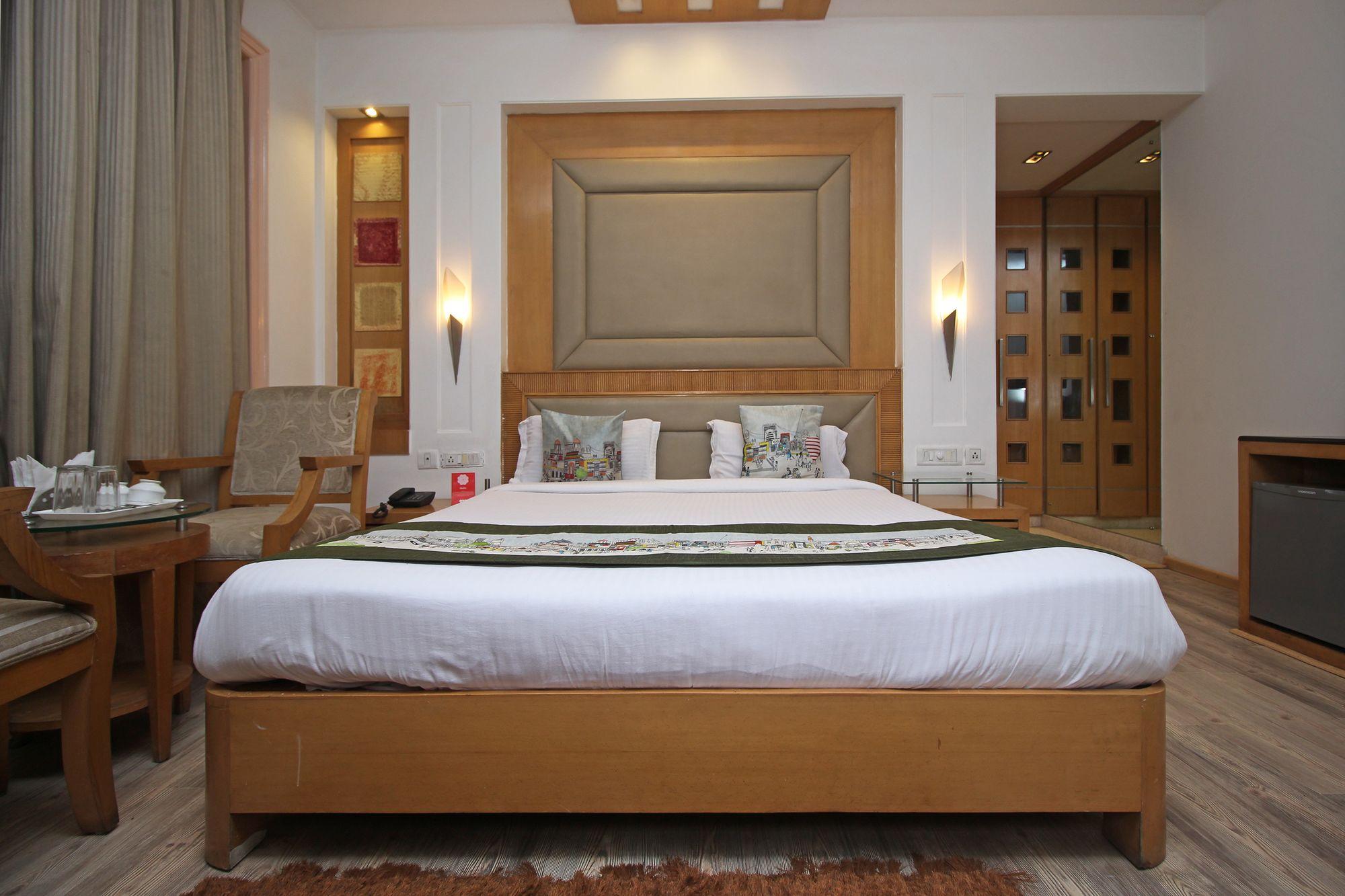 Hotel Oyo 9176 Aambson View Gurgaon