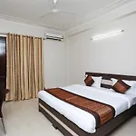 Oyo 11911 Go Rooms