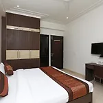 Oyo 11911 Go Rooms