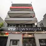 Vaccinated Staff- Oyo Townhouse 219, Sector 49, Gurgaon