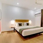 Vaccinated Staff- Oyo Townhouse 219, Sector 49, Gurgaon