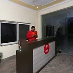 Oyo 8240 Maan Residency