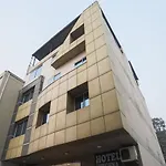 Oyo Townhouse 823 Green Leaf