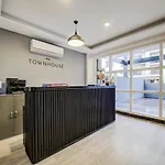 Super Oyo Townhouse 1251 Luxury Stay