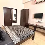 Room With Attach Washroom On Main Road- Rajiv Chowk Gurgaon