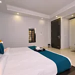 Oyo Silverkey Sector 38 Near Omaxe Celebration Mall