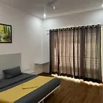 Oyo Hotel Daffodils Inn Near Omaxe Celebration Mall