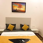 Oyo Hotel Daffodils Inn Near Omaxe Celebration Mall