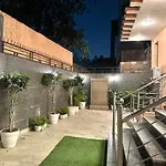 Room With Kitchen Near Golf Course Road