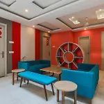 Super Oyo Capital O 325 Medanta Square
